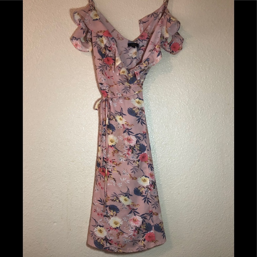 Aakaa floral + off the shoulder wrap Dress Small